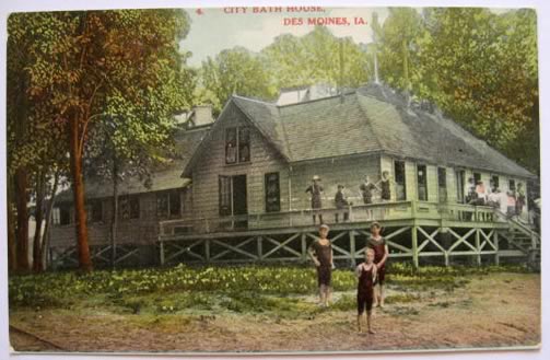 Des Moines, IA Postcard ~ City Bath House